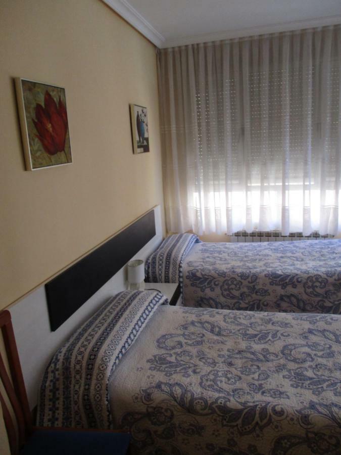 Hostal Becares パレンシア エクステリア 写真